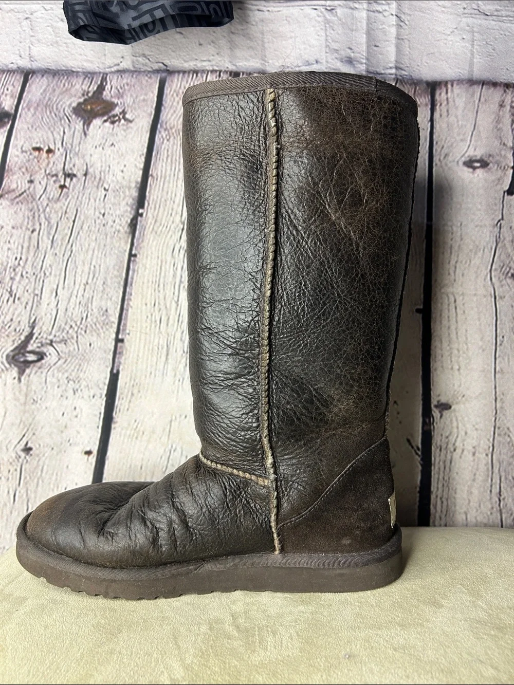 Ugg Australian tall bomber boots 5804 brown leather sheepskin lined size W7